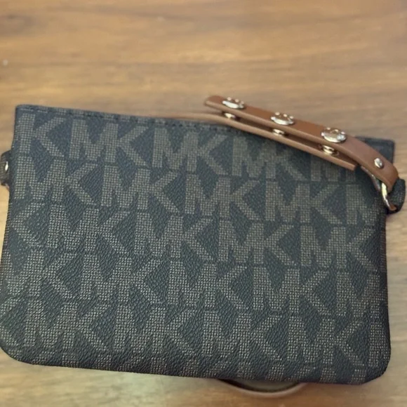 Michael Kors Brown Crossbody Belt Bag Sz M - Picture 3 of 6